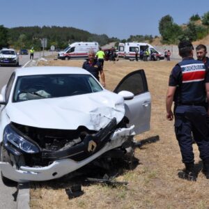 amasyada iki arac carpisti 10 yarali aJLTt2uM