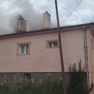 erzincanda iki katli binada yangin xHJ7neFT