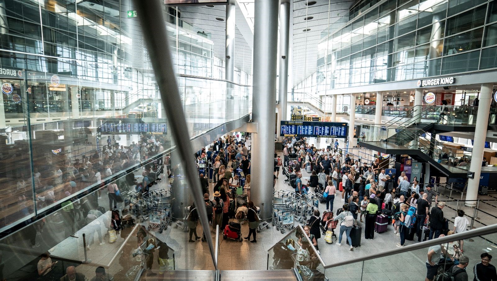 kopenhag havalimaninda drone alarmi tum ucuslar durduruldu NrNhCeTE