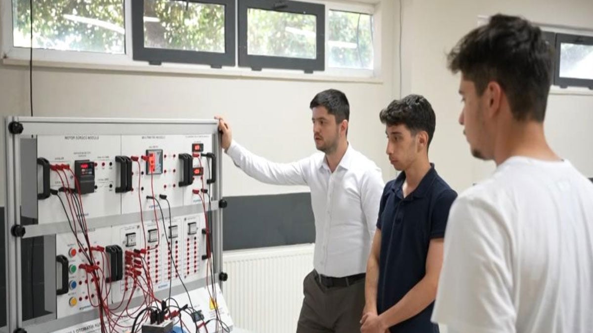 ogrenciler yogun ilgi gosteriyor mezun olunca is garanti LSK6wZid