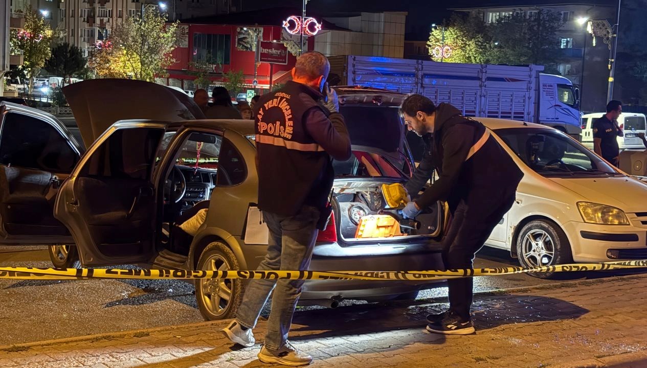 otomobilde cakmak gazi faciasi 1 cocuk oldu 2si yaralandi i3gm8MVH