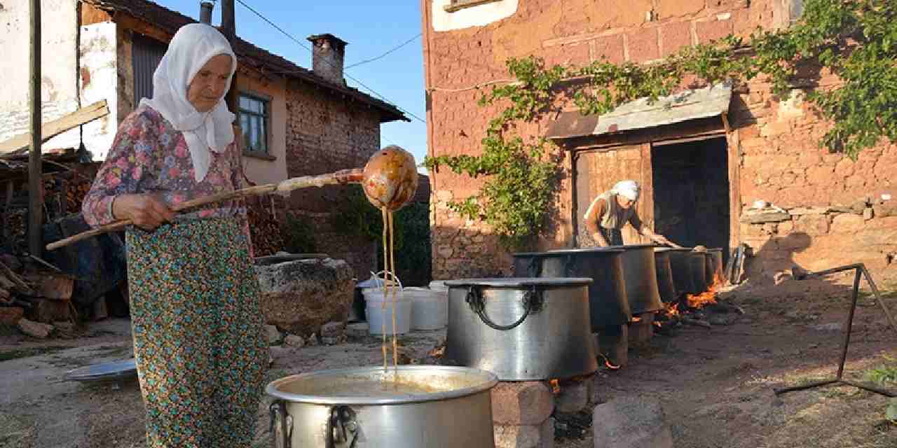 6 saat kazanlarda kaynatilip siseleniyor geleneksel yontemle hazirlaniyor ve3hqwli.jpg