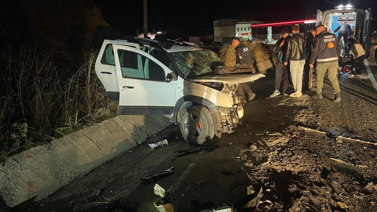 cip ile otomobil carpisti kari koca oldu yaralilar var m8Q4hUqz.jpg