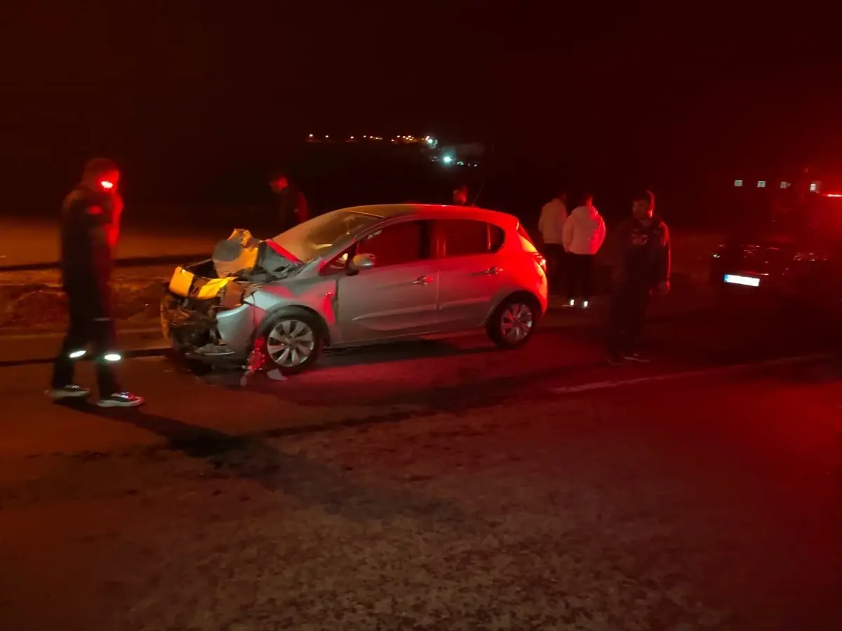 esege carpan otomobilin surucusu yaralandi YyQq5pny.jpg