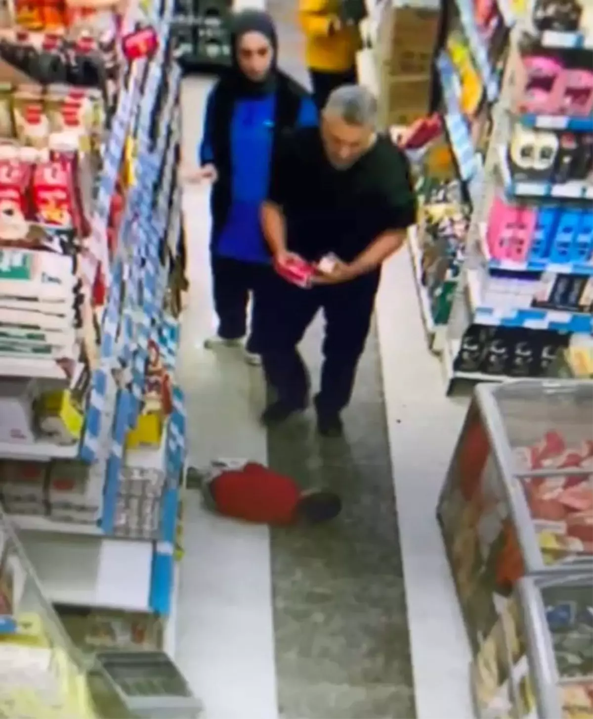 markette cocugunu tekmeleyen babaya gozalti WyjB6z3z.jpg