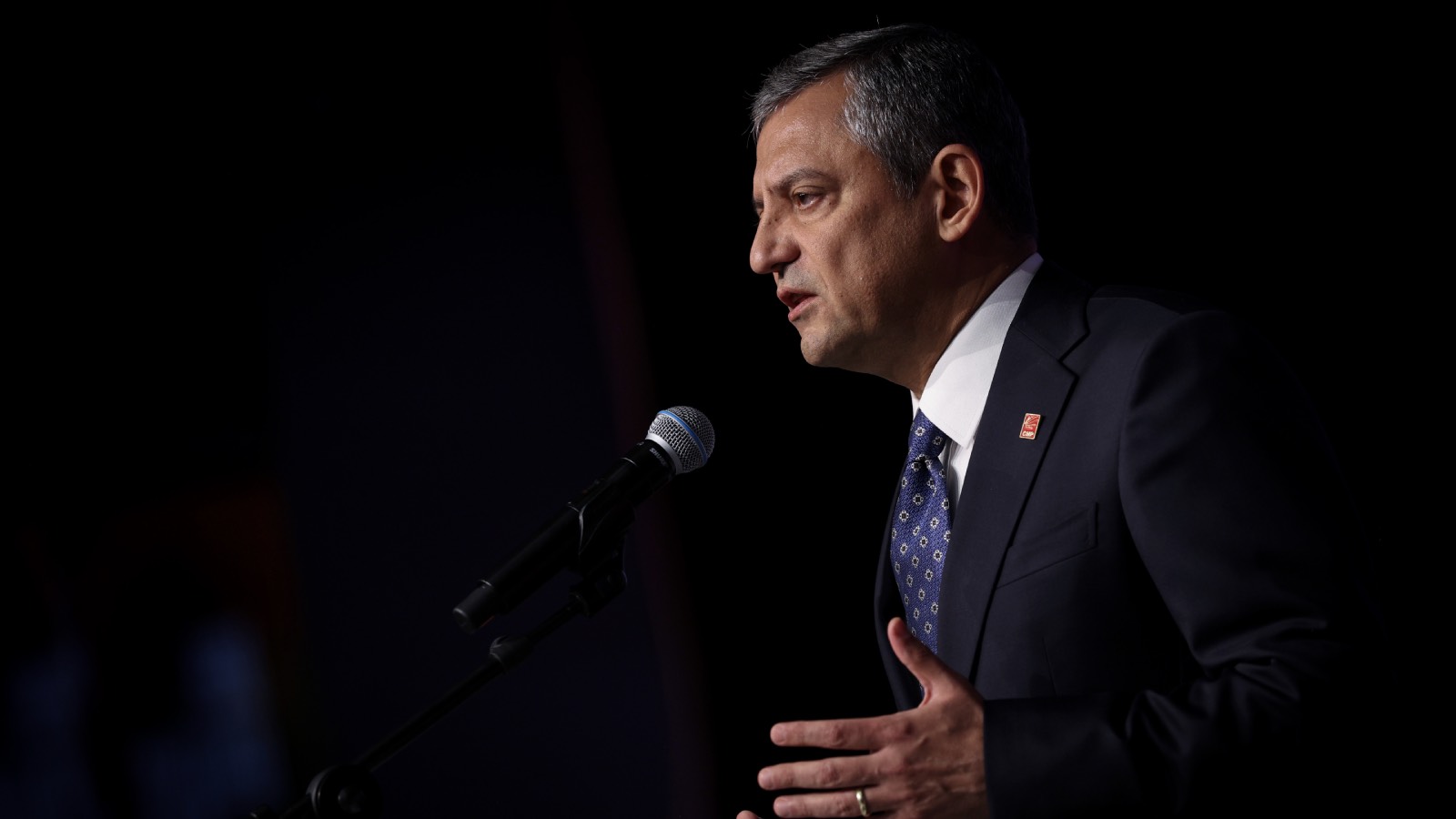 ozgur ozel gurbetcilerle omuz omuza turkiye icin demokrasiyi adaleti savunacagiz HPTrEStn.jpg