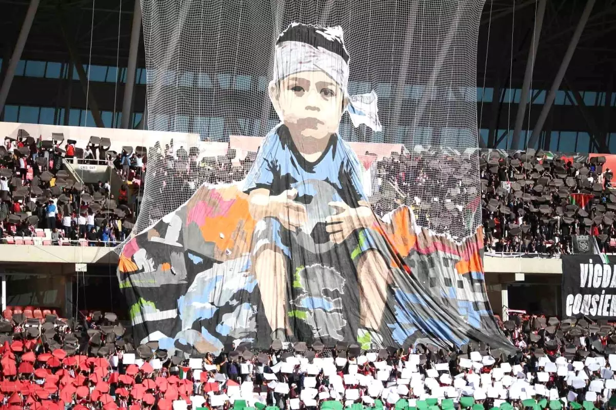 sivassporlu taraftarlardan gazze protestosu ZZKLgtC6