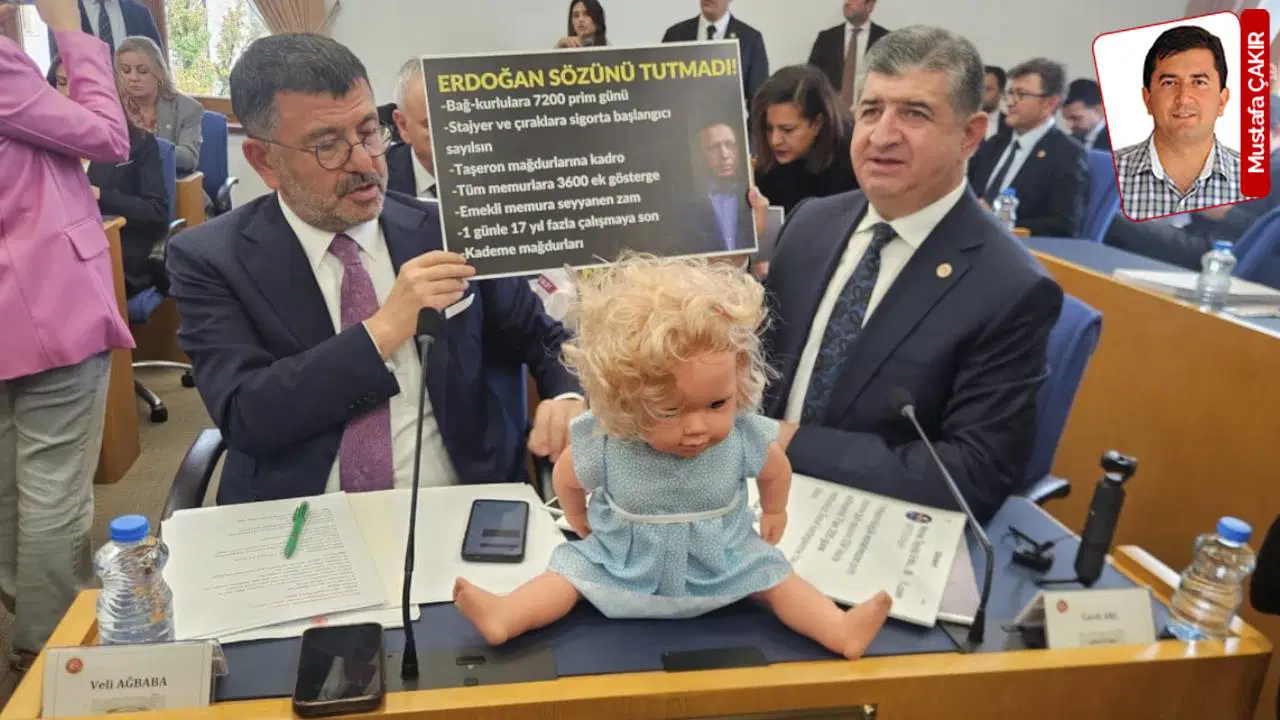 tbmmdeki butce maratonu oyuncak bebekli protesto ile basladi cocuklar 151 bin tl borcla doguyor jBHVSF9a.jpg