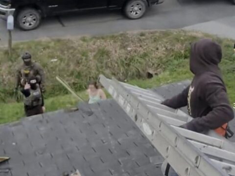 ABD’de Ev Sahibi, Çatı Onaran Göçmenleri İhbar Ederek Para Ödemekten Kaçındı